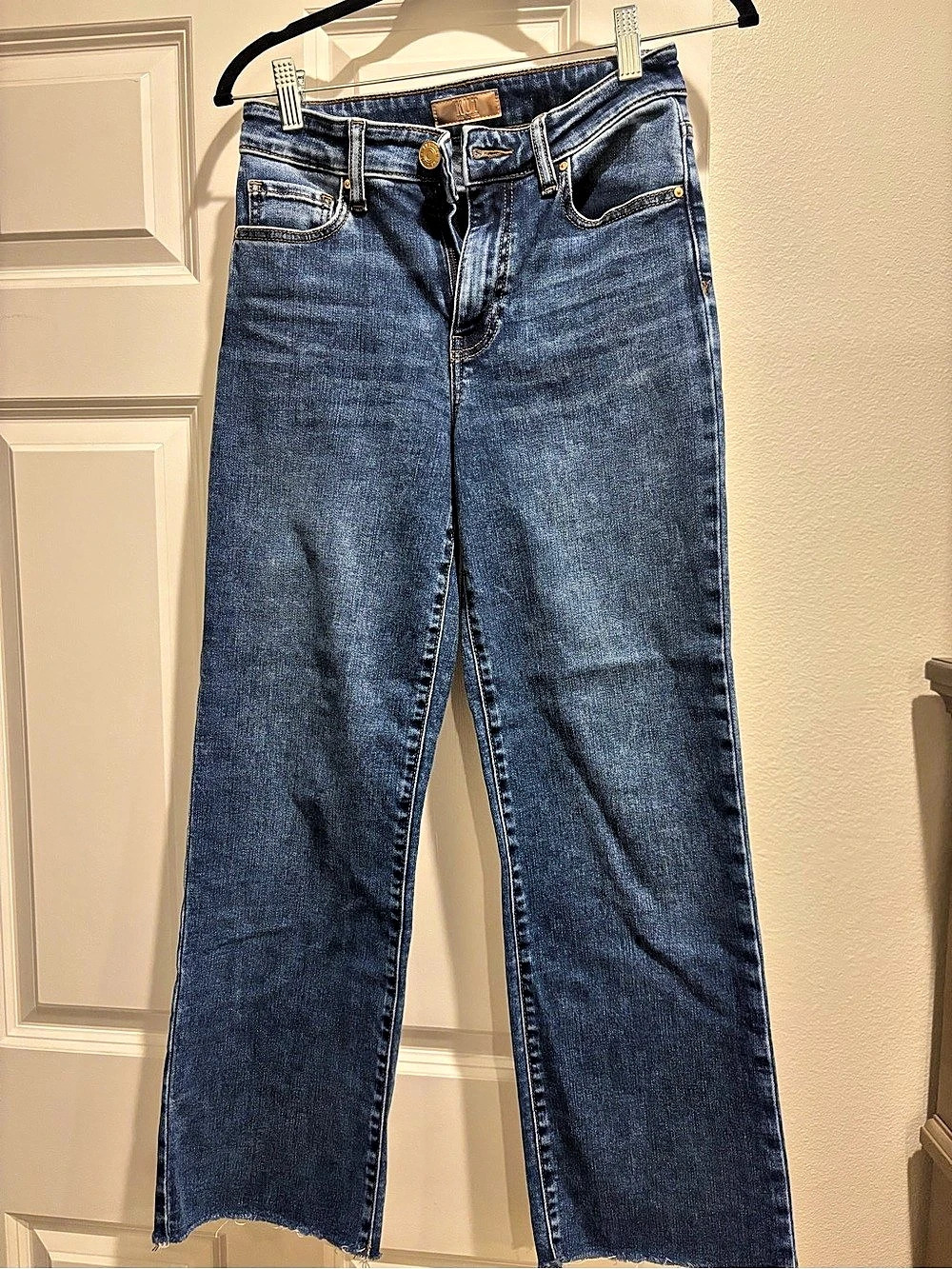 Kut from the Kloth Straight Leg Jean. Size 00